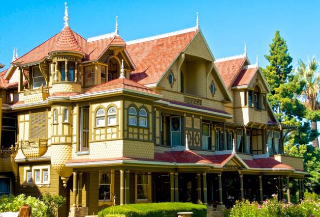 Одна из версий, объясняющих существование проклятых домов и «нехороших» квартир, где постоянно болеют и умирают люди, была выдвинута ученым Густавом фон Полем.